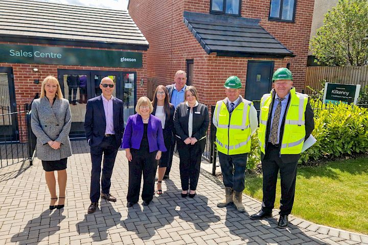 Liz Twist MP visits Gleeson Homes Castledene development